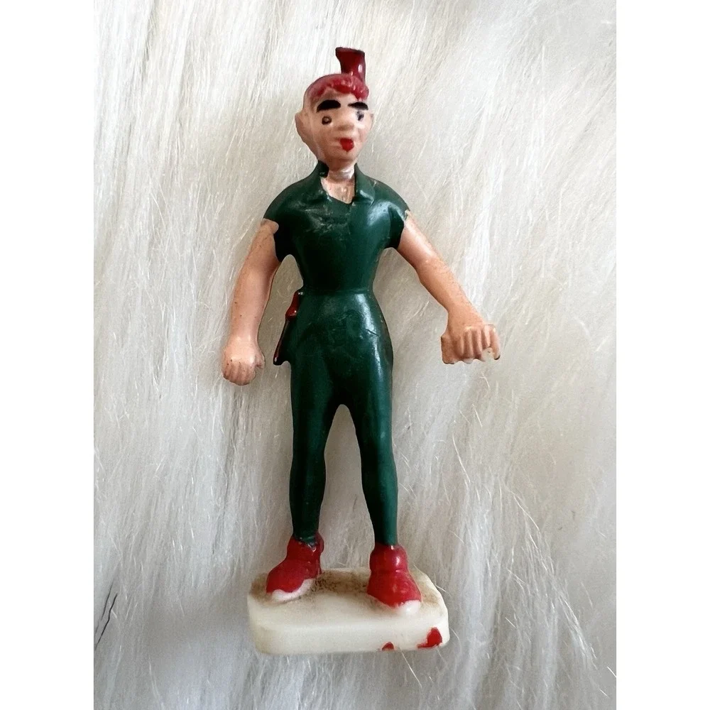 Small Hong Kong Disney‎ Figurines 1